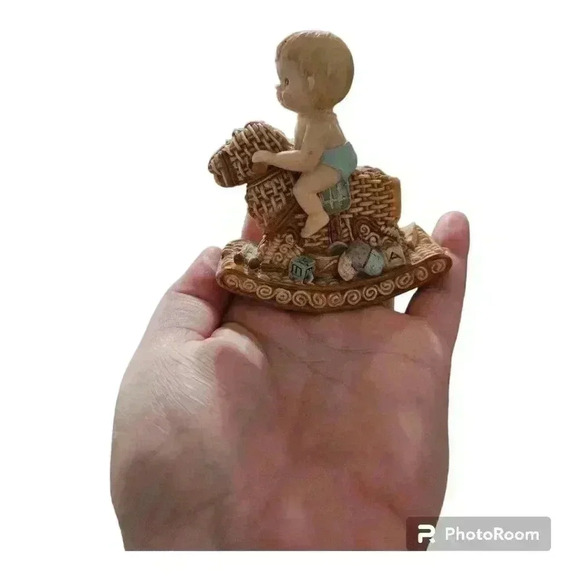 Other - ❤️Free with bundle❤️Small knick knack!
